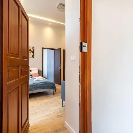 Apartment Paulay Ede Street Dual Ac, Elevator *