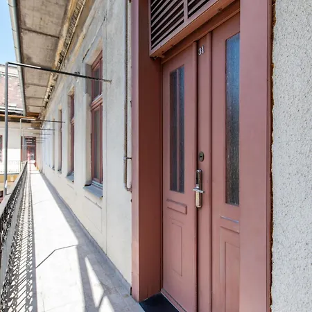 Paulay Ede Street Dual Ac, Elevator